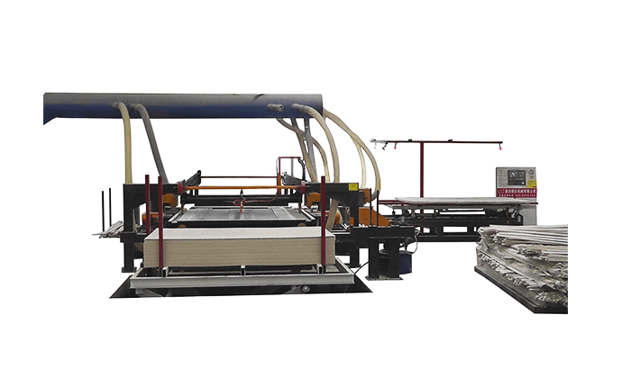 Full automatic sawing machine for magnesium oxide board / glass magnesium board